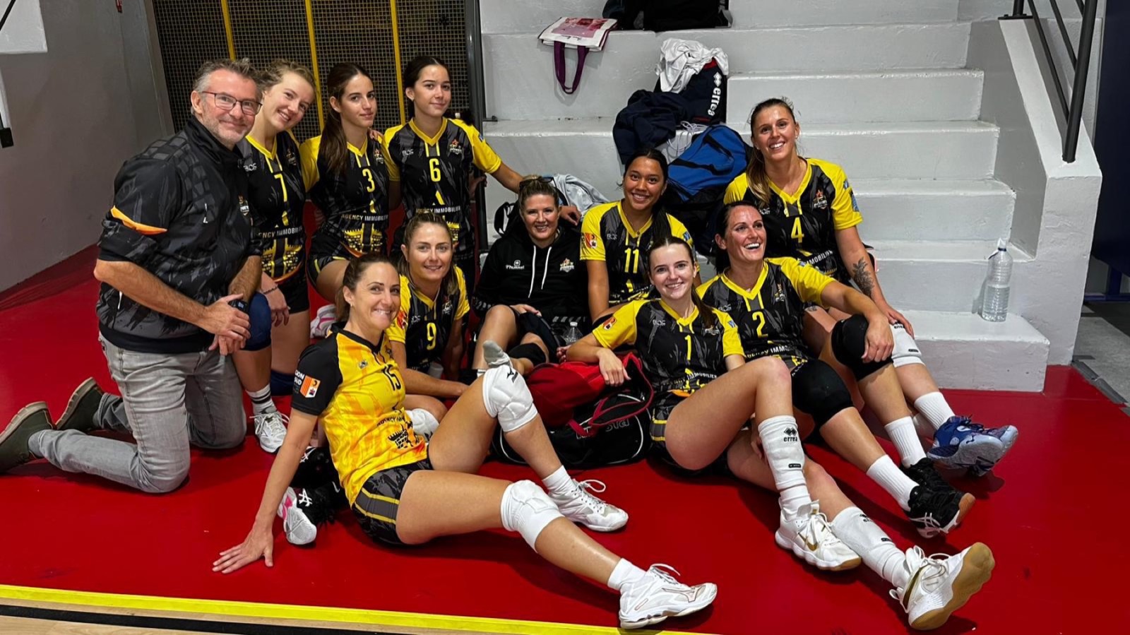 Photo de groupe de l'équipe régionale féminine de l'USPVA
