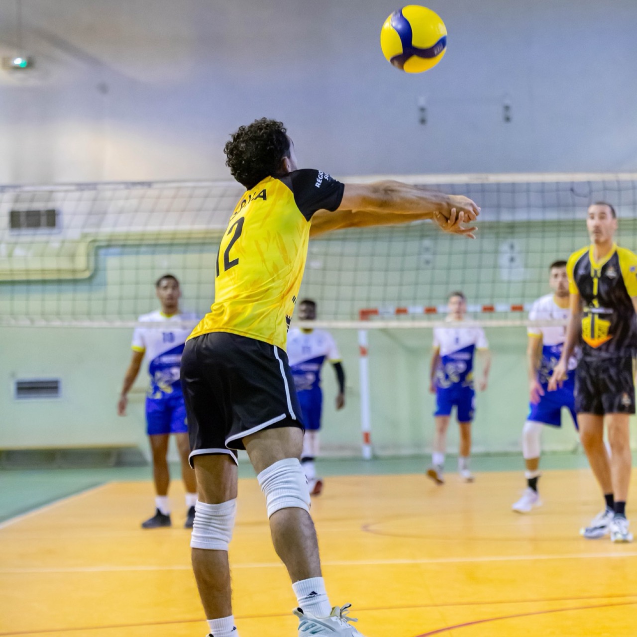 Action de jeu lors d'un match de l'USPVA au gymnase