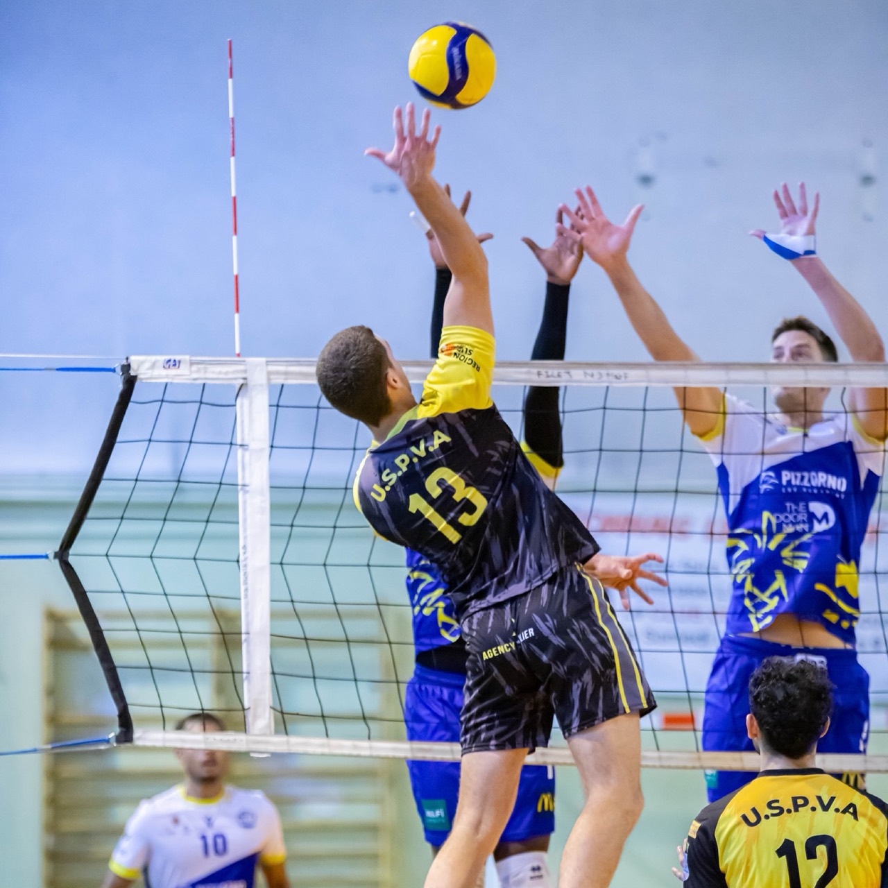Action de jeu lors d'un match de l'USPVA au gymnase